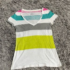AMERICAN EAGLE STRIPED V-NECK T-SHIRT. SIZE MEDIUM. WOMEN’S.